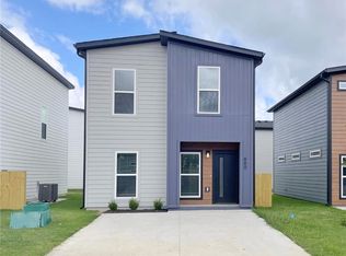 880 Massachusetts Ave, Bentonville, AR 72713