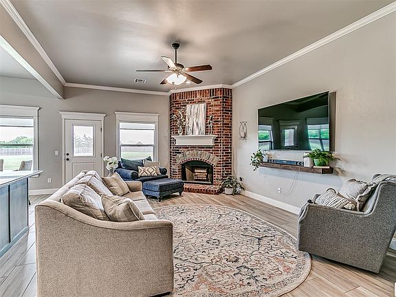 5th image of 25043 Emerald Way