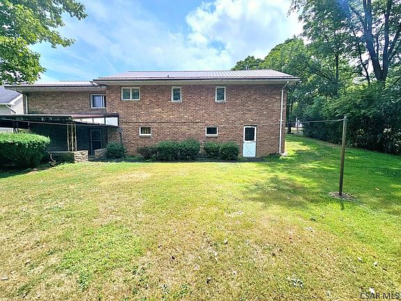 3rd image of 212 Rosewood St