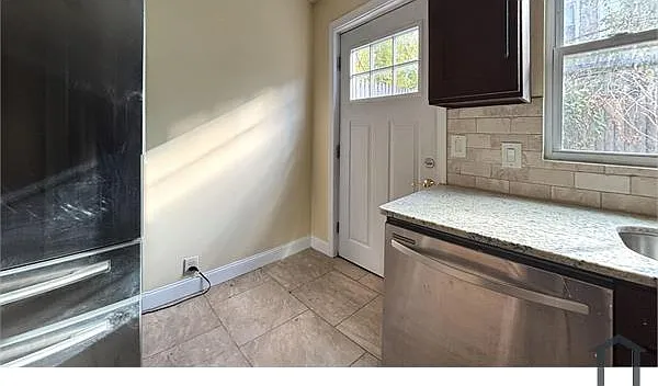 2338 Cross St — Photo 5