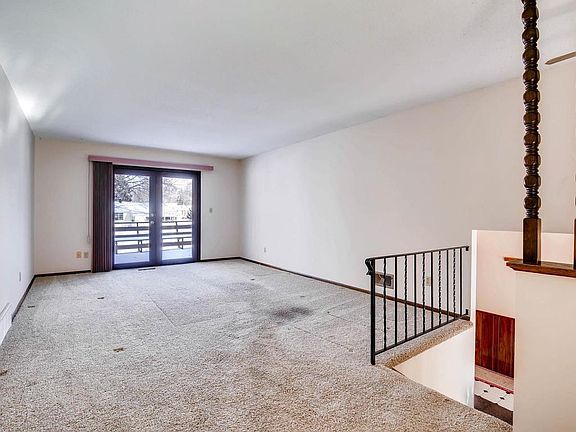 5th image of 1745 Deerwood Dr
