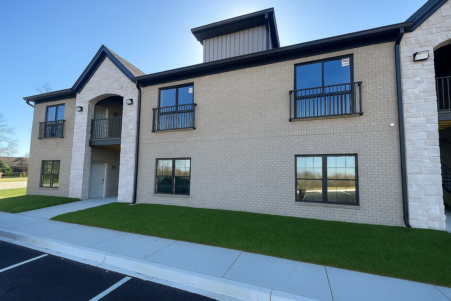 Oak Hill Apartments — Photo 1