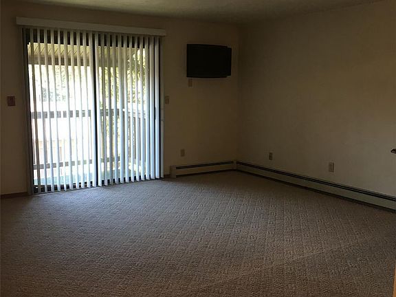 4th image of 465 Laverne Dr APT 8