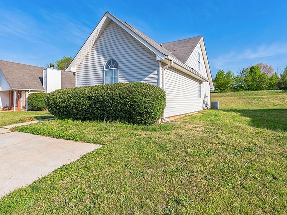 2nd image of 308 Autumn Lake Dr