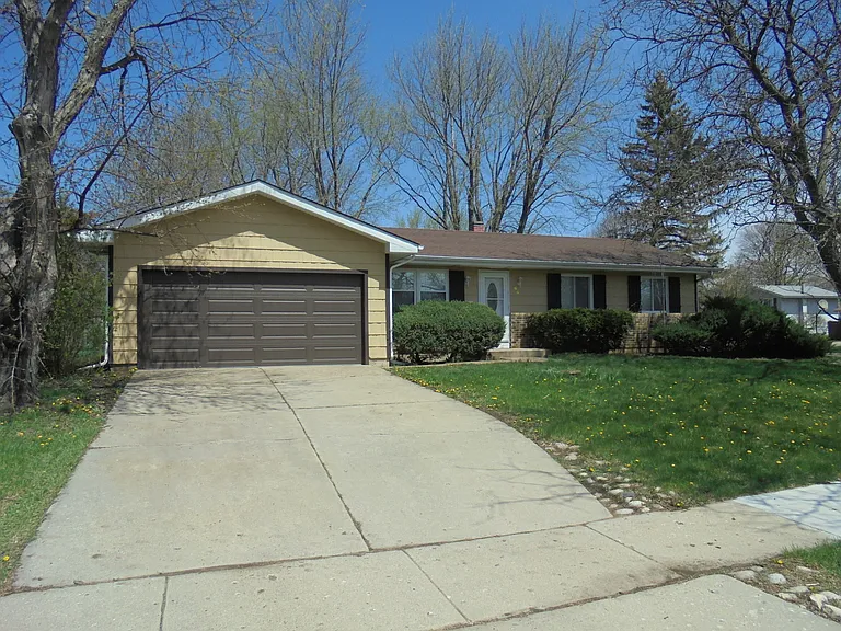 66 Barrow Dr — Photo 32