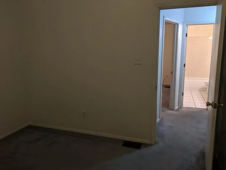 1110 Leslie Cir — Photo 16