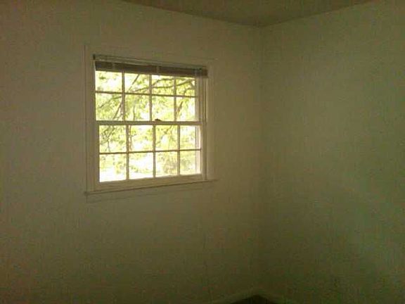 3rd image of 461 Camelot Pkwy