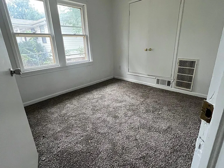 1215 E Whittaker St — Photo 9