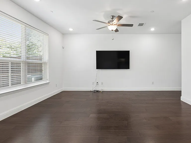 982 Mikaela Dr — Photo 8