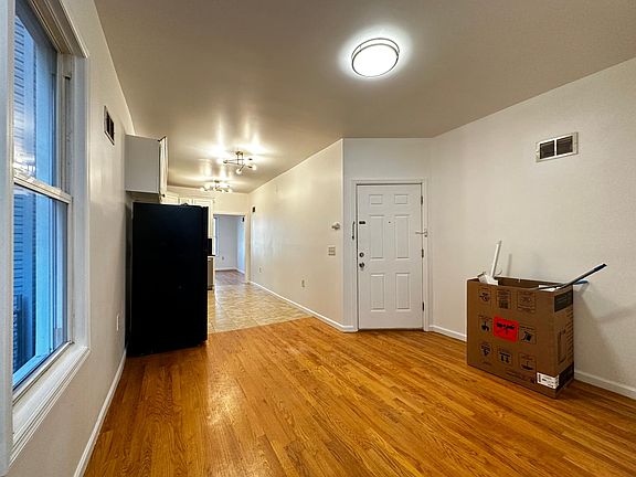 4th image of 43 Clarke Ave #19E