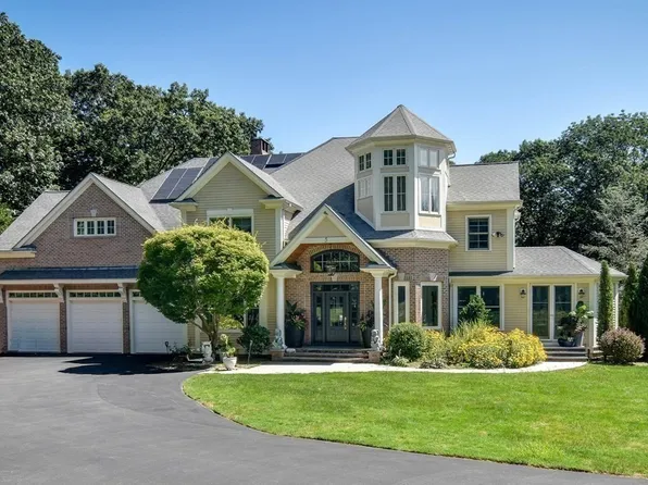 5 Azalea Cir, Natick, MA 01760