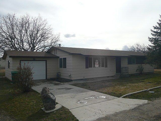 2nd image of 811 E Pine Ave