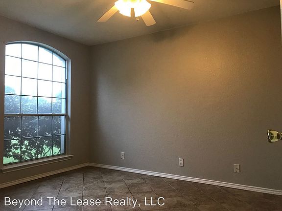 3rd image of 316 Millington Ln