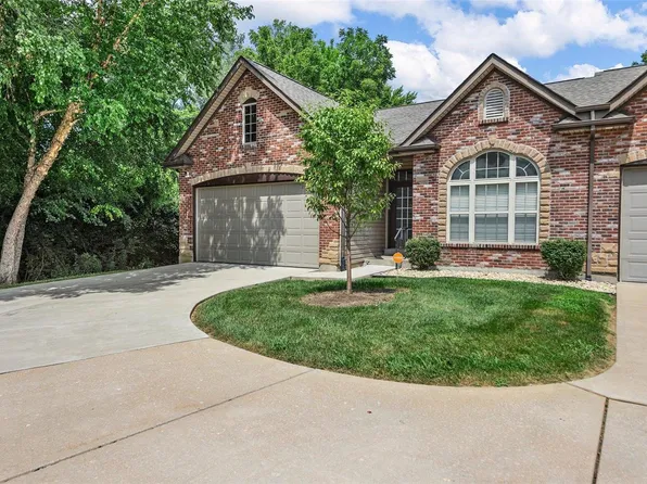 12137 Enclave Pl, Bridgeton, MO 63044
