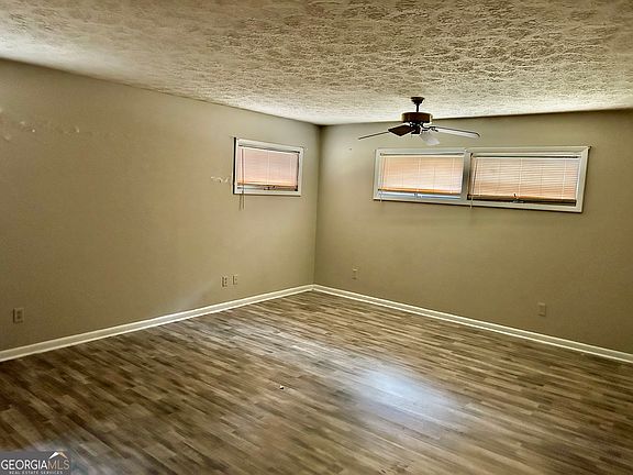 4th image of 99 Holly Rd