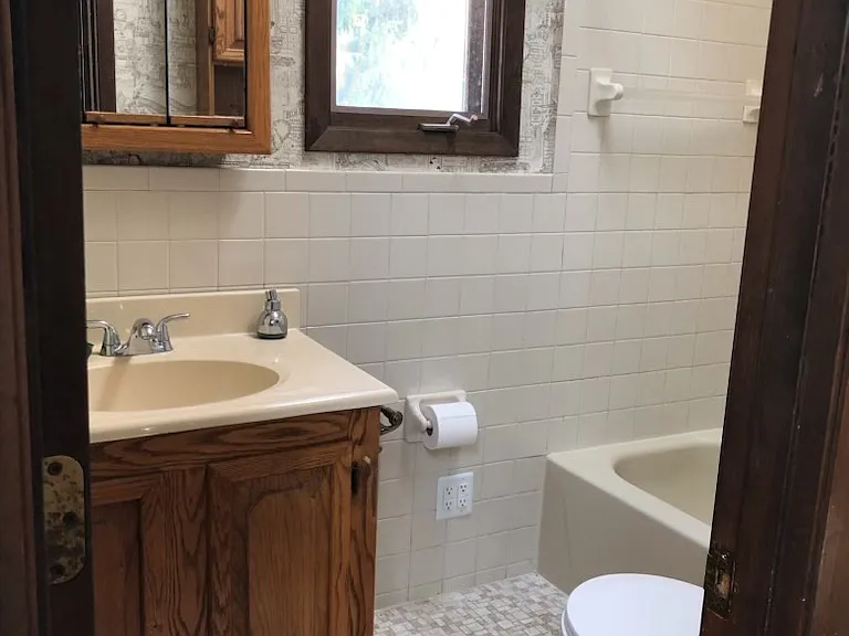 Full bathroom upstairs with tub/shower