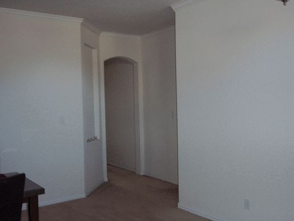 3rd image of 1616 White Willow Ln