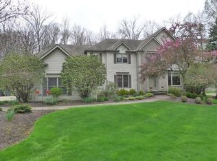 6080 Penfield Ln, Solon, OH 44139