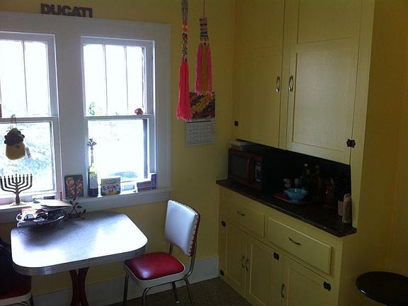4th image of 615 N Prospect St
