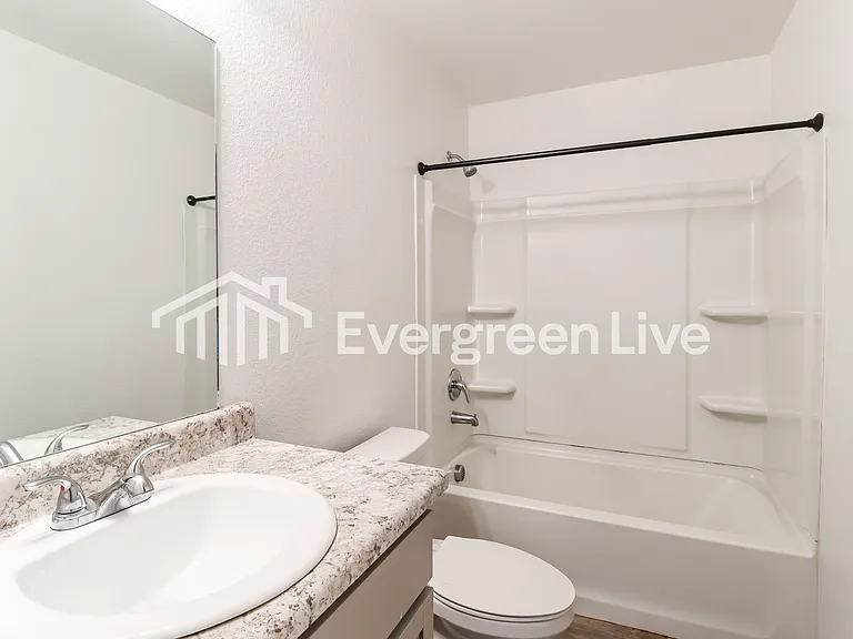 1092 Huntington Dr — Photo 13