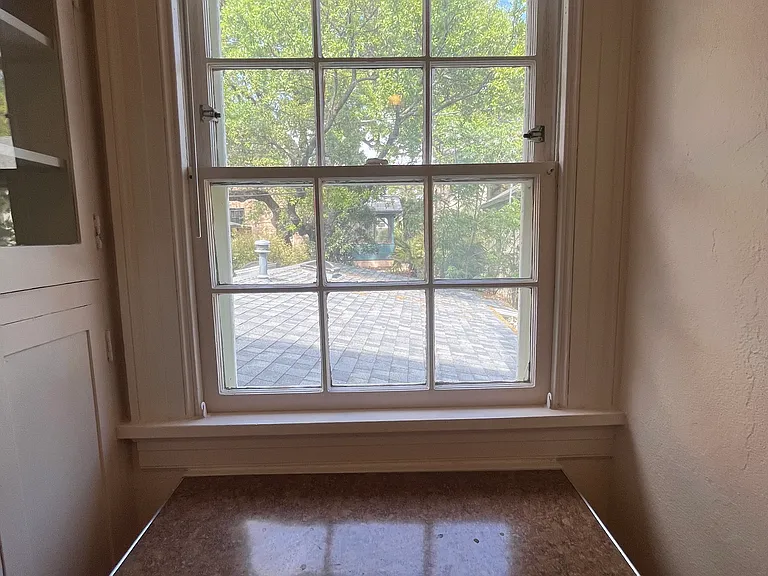208 E 31st St #1 — Photo 12