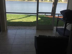 7836 Emerald Cir