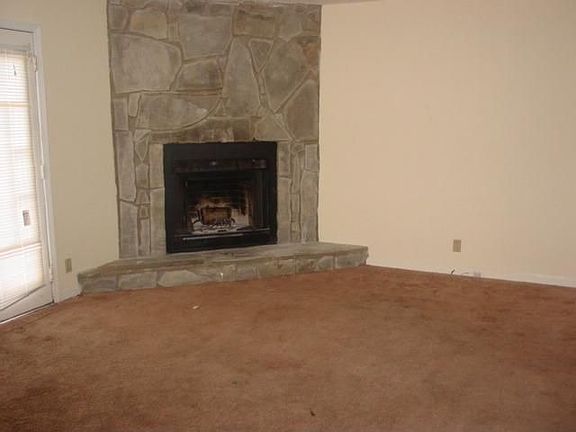 4th image of 2717 Edge O Lake Dr
