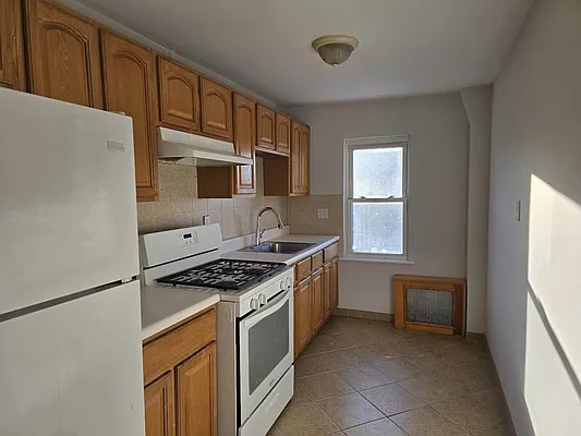 Rented by Metropolis International Realty Inc. | media 11