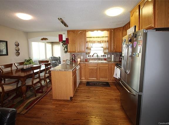 3rd image of 103 Redwood Ln