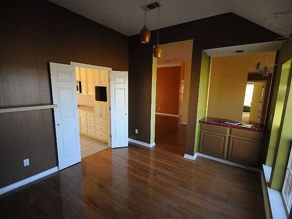 4th image of 3512 Pioneer Cir