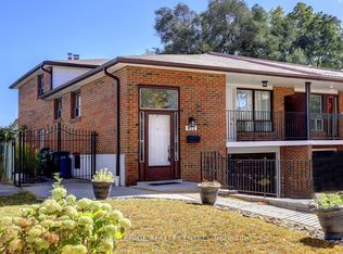 912 Blairholm Ave, Mississauga, ON L5C 1G4
