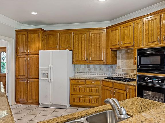 5th image of 705 Royal Birkdale Dr