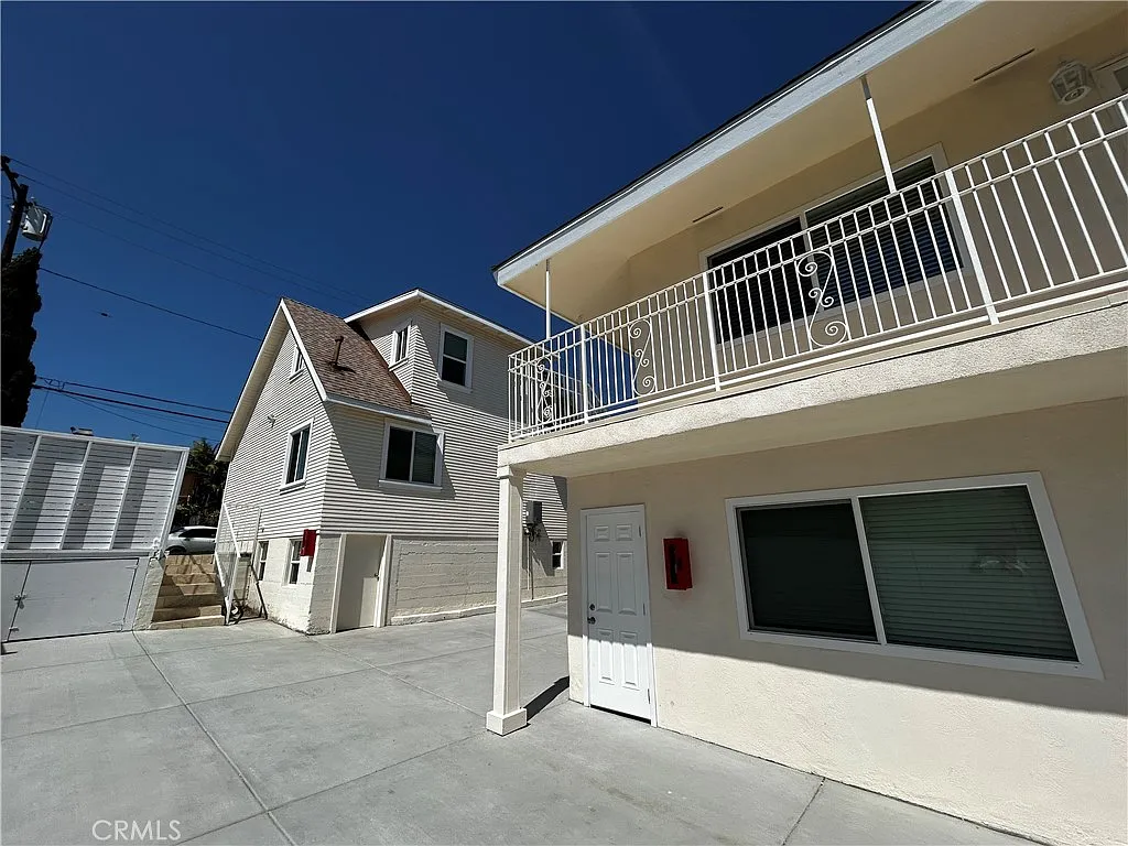 Building Photo - 2722 E Wall St #C-D