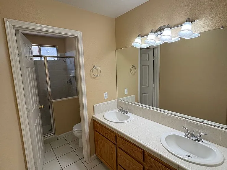 703 W Russell Ave — Photo 14