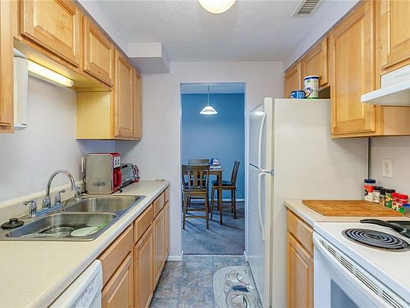 3rd image of 1103 Arrowhead Xing APT F