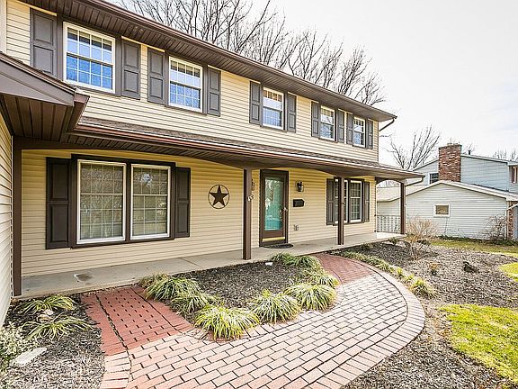 3rd image of 48 Manor Hill Dr