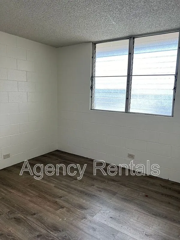 2 bed, 1.0 bath, $1,900 — Photo 2