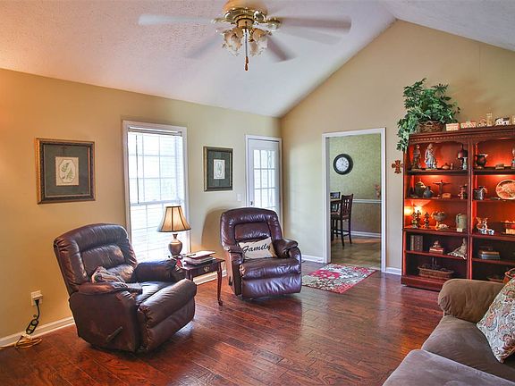 4th image of 250 Willow Branch Dr