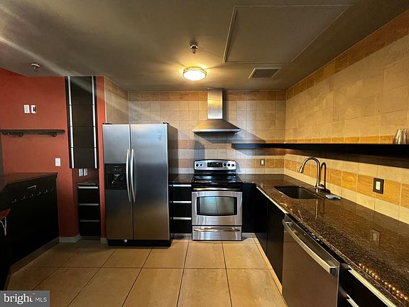 2nd image of 1238 Callowhill St Suite 408