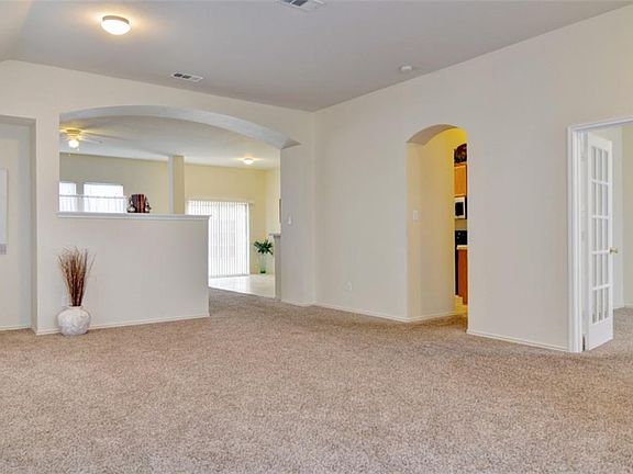 3rd image of 2121 Windcastle Dr