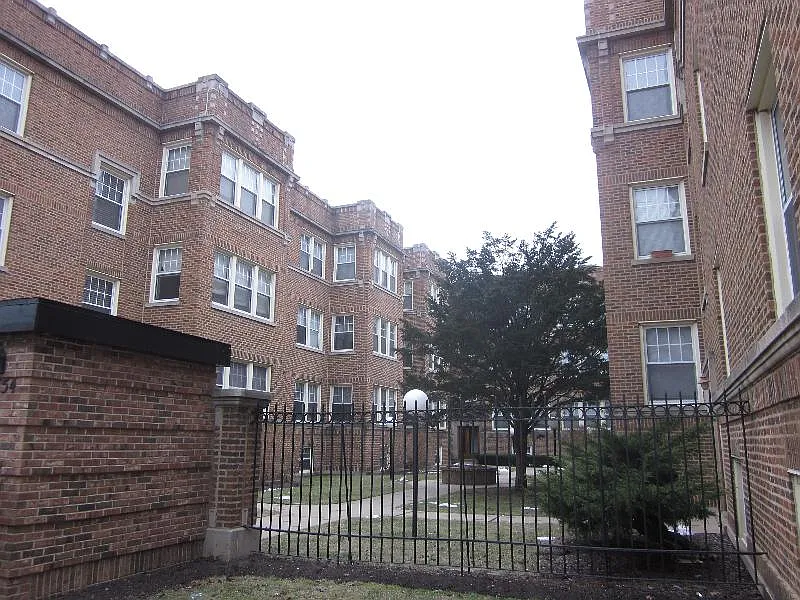 5648 N Ridge Ave #2W