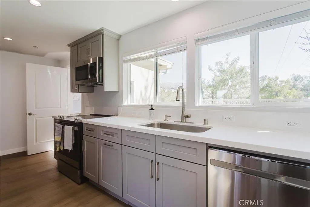 1 bed, 576 sqft, $2,695 — Photo 3