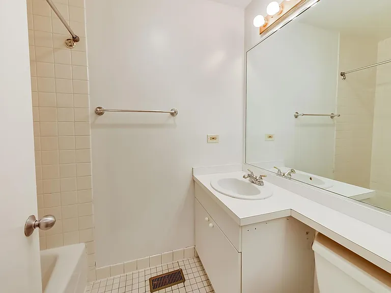 929 W Wrightwood Ave #A — Photo 17