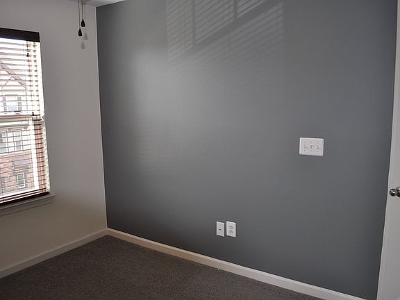 3rd image of 104 Drayman Ln