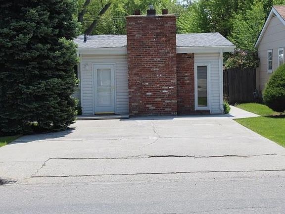 4th image of 1040 Parkhill Dr