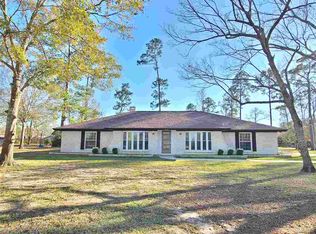 433 W Pineshadows Dr, Sour Lake, TX 77659