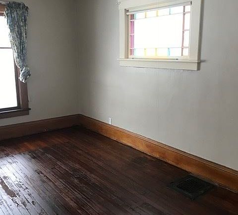 3rd image of 425 East Ave