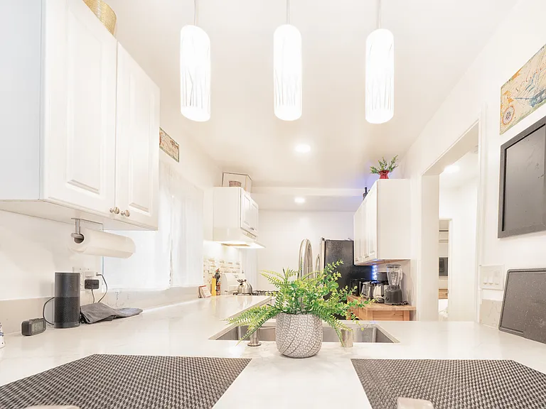 1232 N June St #B — Photo 8