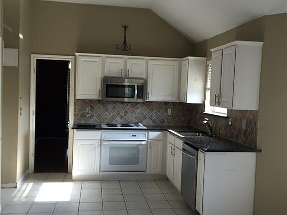 3rd image of 4700 Glen Echo Dr