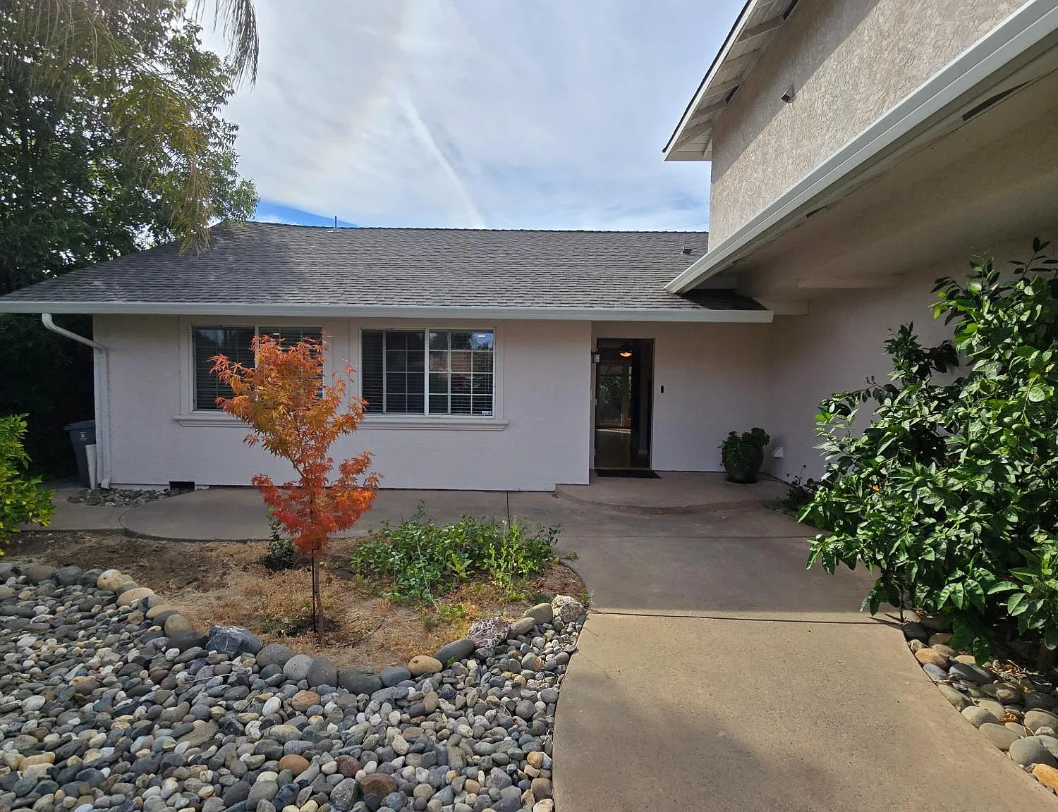 3 bed, 1300 sqft, $2,835 — Photo 1